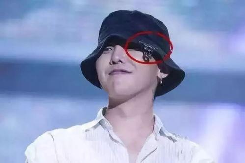 明星家贴壁纸视频,壁纸大变身，揭秘明星家装修秘诀